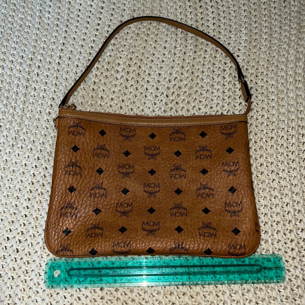 MCM REMOVABLE ZIP POUCH with shoulder strap